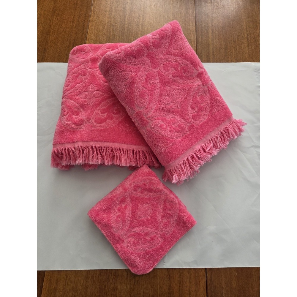 Vtg Fashion Manor Sculpted Bath Towels Set Pink Three Piece Medallion Butterfly